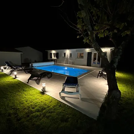 Launa Villa *